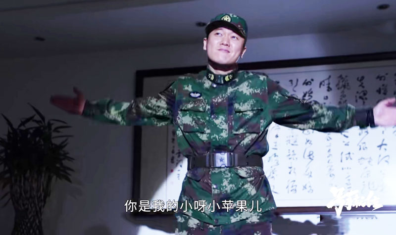 号手就位：朗嫂出轨要离婚，朗班长挽救婚姻，本色出演《小苹果》