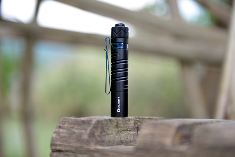 olight傲雷baldrs小型强光战术手电,我就是与众不同女声完整版