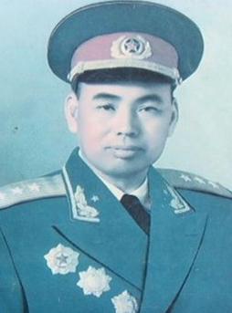 *世友许**指定要他当秘书，3年内为他2次破例，离开时：遇事来找我