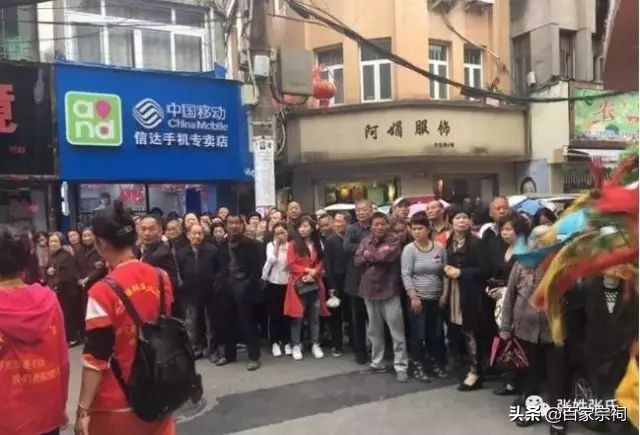 阜南张氏祠堂落成庆典仪式,张氏祠堂唱戏人山人海