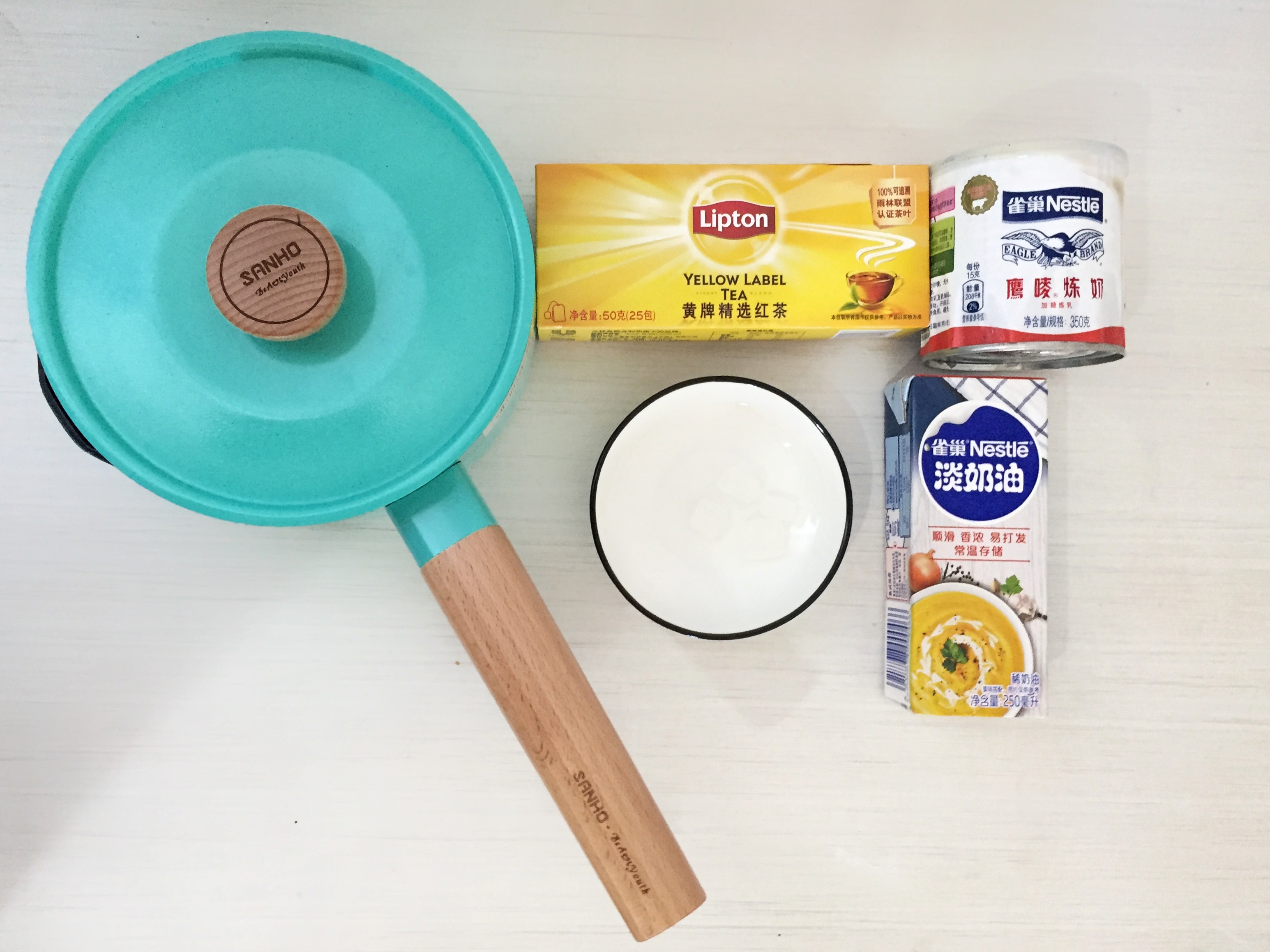 港式经典奶茶好喝,一杯正宗港式奶茶的温暖