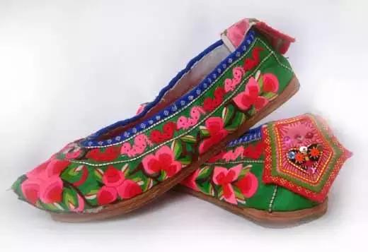 传统纯手工绣花鞋,中国风手工刺绣绣花鞋
