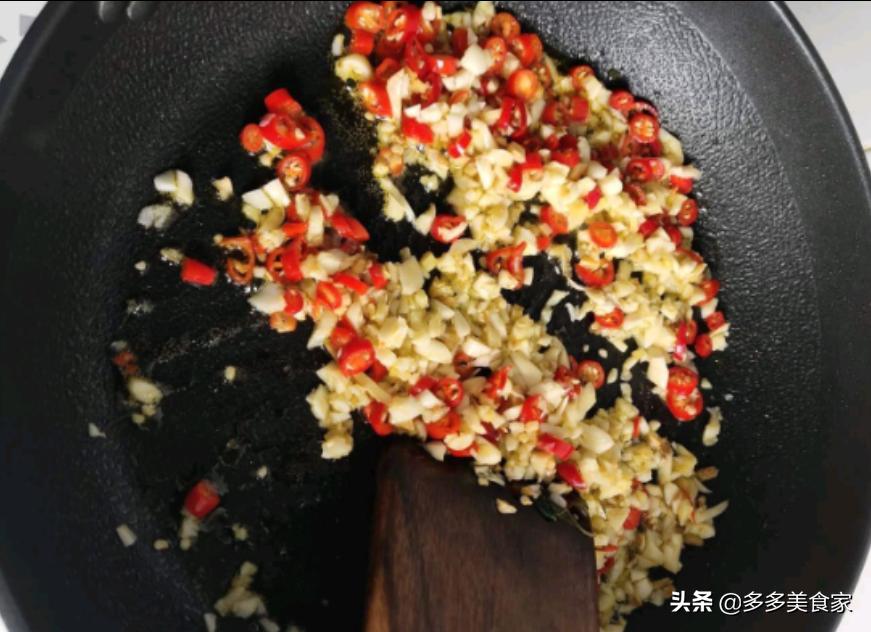 选购茄子有什么技巧和方法 (买茄子是轻的好还是重的好)