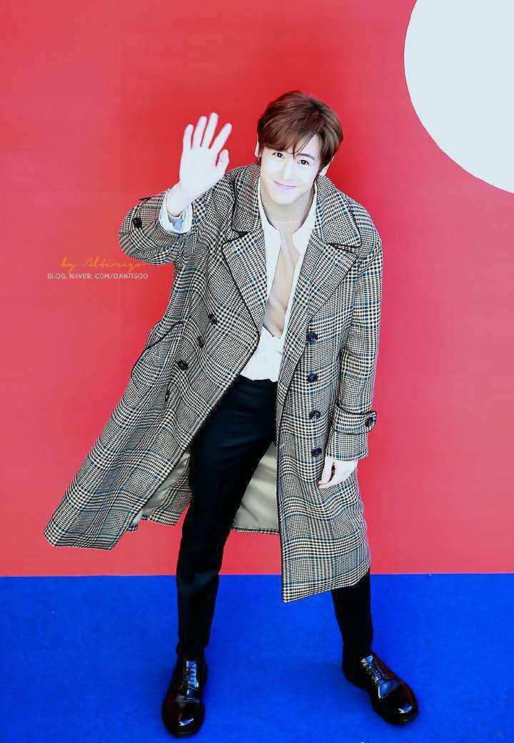 曾经的维尼夫妇都胖得没样了，而见面会上的尼坤帅气却不减当年！