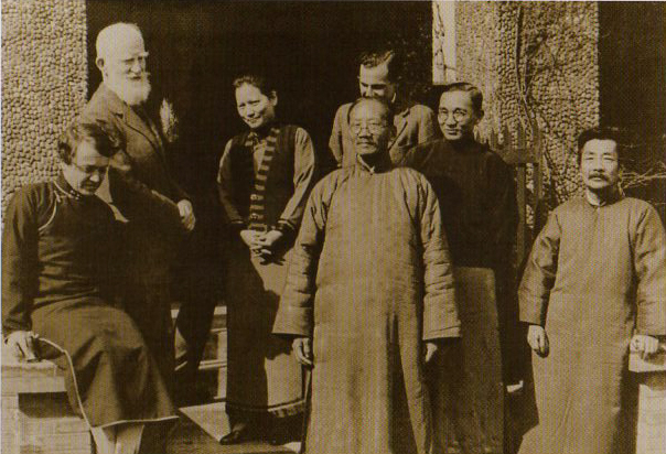 抛弃功名，推行“教育救国”，毛*东泽**誉其“学界泰斗，人世楷模”