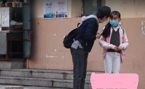 14岁女孩初来月经竟被老师说“脏”？这些月经的科普父母值得收藏