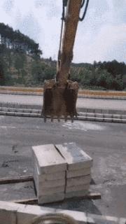 开心一笑：媳妇想吃鸡又不给买鸡钱，我只能上隔壁家借两只