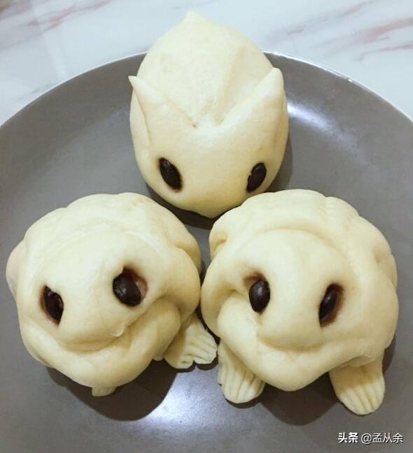 每年六月份姥姥都会给我家女儿送羊，面粉做出来的，好看又劲道