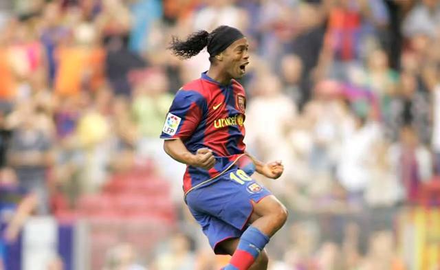 足球界的三个罗纳尔多都是谁,足球世界罗纳尔多带什么特性