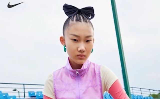 耐克毫无违和感,耐克模特眯眯眼