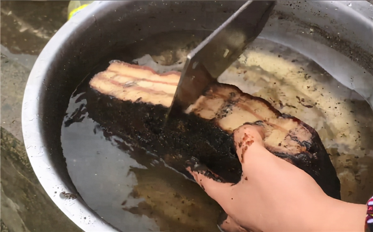 腊肉发霉了怎么处理还能吃吗,发霉的腊肉吃起来才香