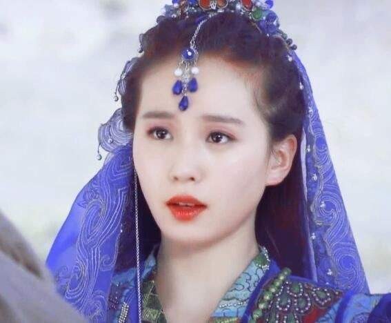 唐嫣迪丽热巴造型惊艳,杨幂迪丽热巴最新造型