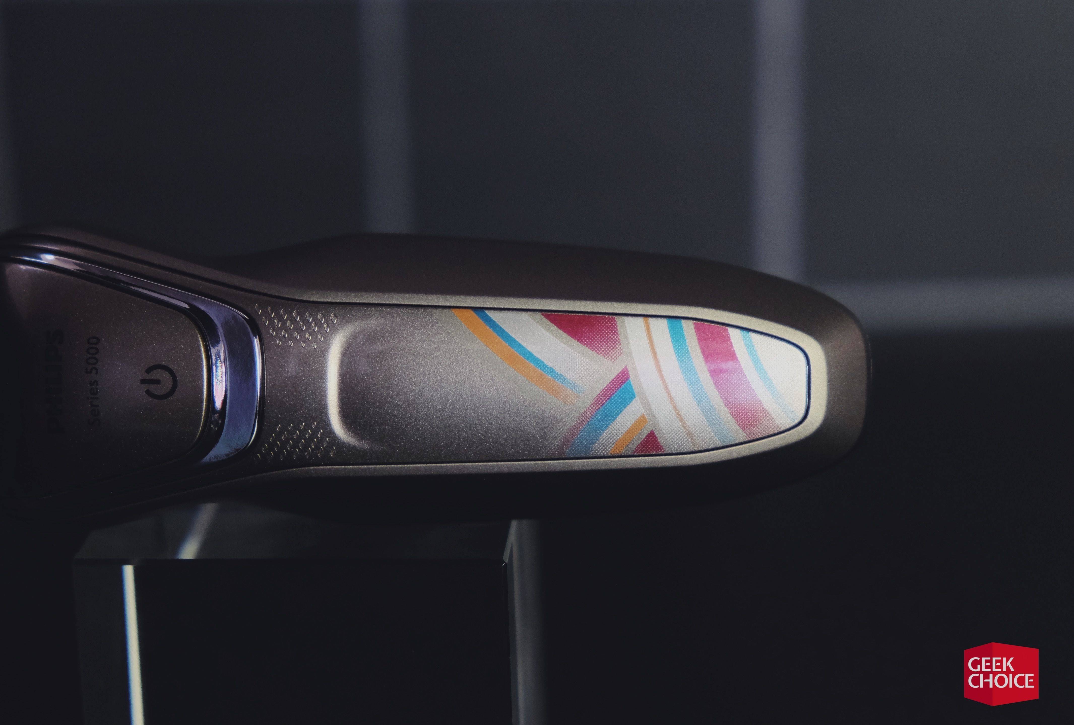 飞利浦出了一款「故宫风」的电动剃须刀