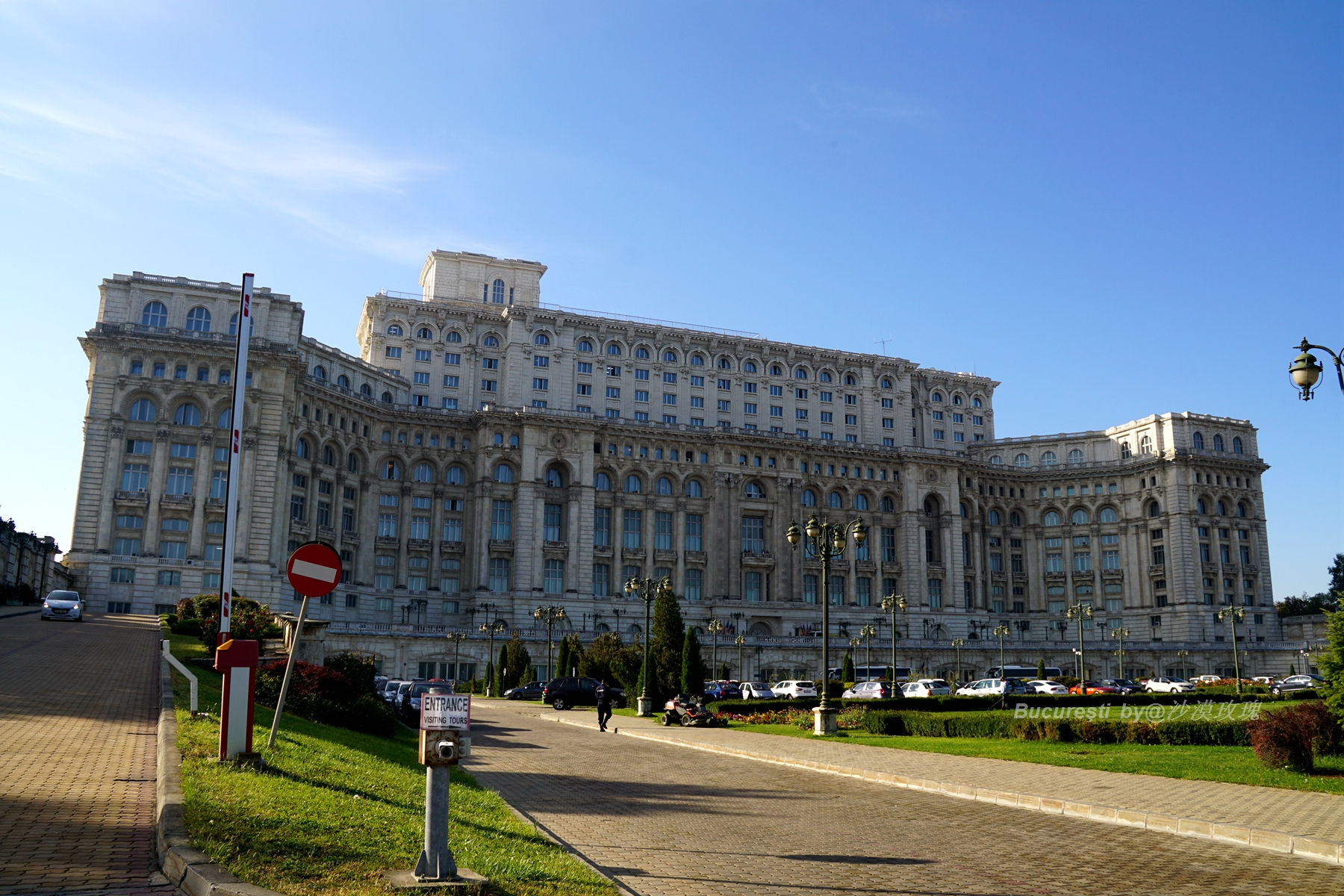 耗资100多亿的建筑里面非常壮观,耗资2亿最丑建筑