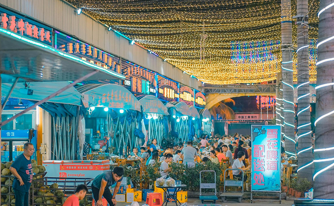 三亚本地人最爱去的海鲜广场，每天都是人山人海，好吃还不贵