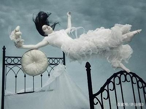 心理学：运用催眠年龄回溯技术找寻早年的记忆