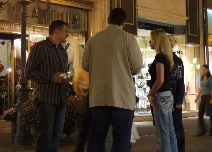 “在意大利，不要接别人给的手绳”，旅友们被宰出各种血的教训