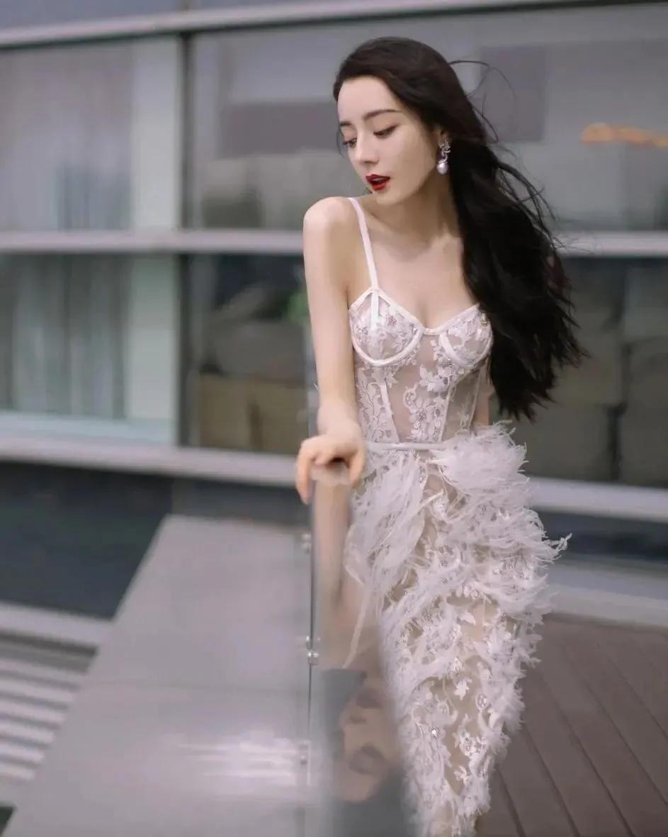 迪丽热巴薄唇,把迪丽热巴换成黄金比例脸