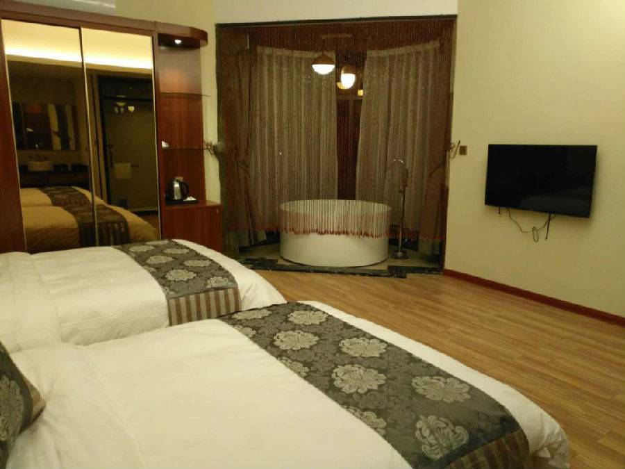 揭阳普宁盘龙湾温泉,普宁盘龙湾温泉度假村山泉水乐园