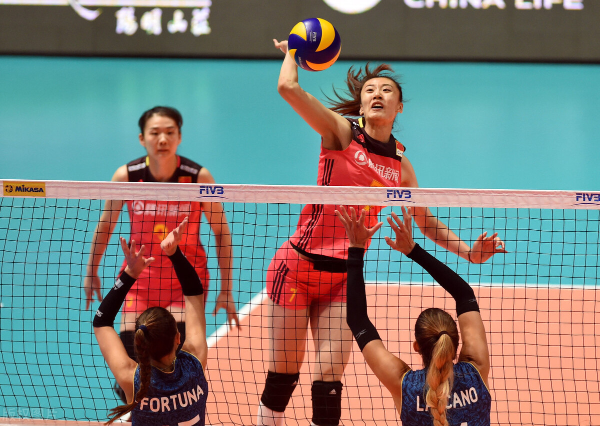 中国女排副攻背后的战术,女排李盈莹心理分析