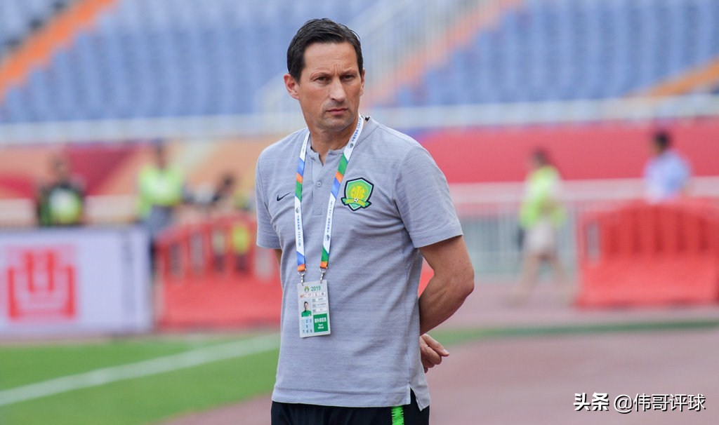 战术复盘:李霄鹏三招完胜施密特,周海滨换下格德斯堪称妙笔