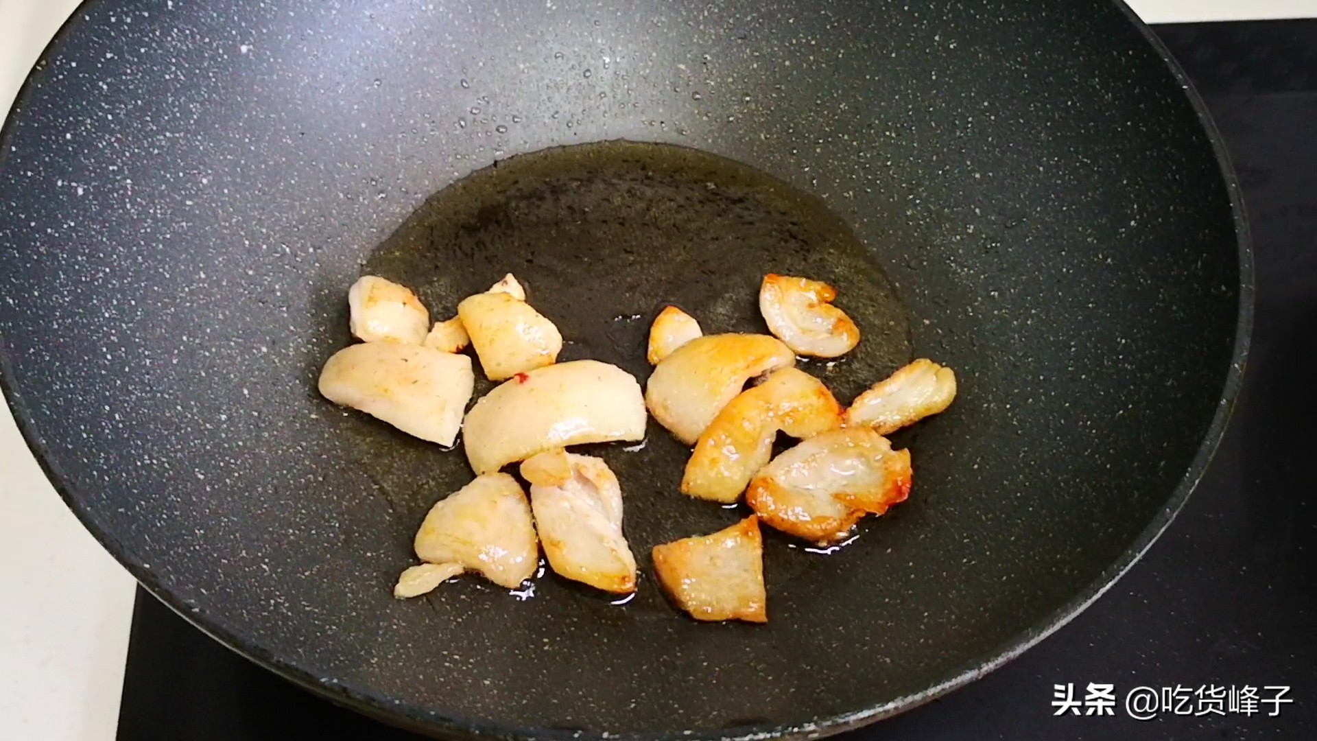 炖鱼去腥只需三种调料,炖鱼去腥的方法