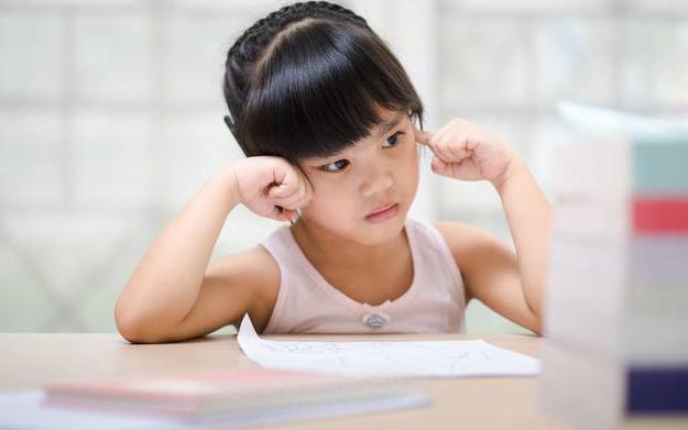 让孩子独立的正确方法,过早让孩子独立的后果