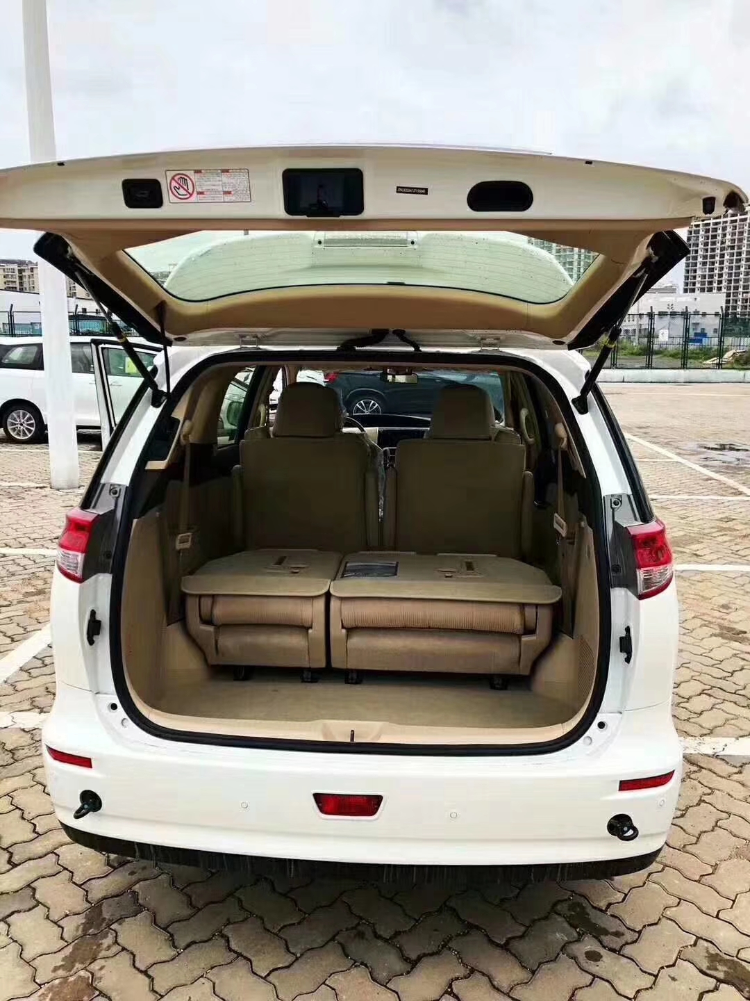 14款丰田大霸王普瑞维亚7座商务车,丰田普瑞维亚mpv七座新款价格