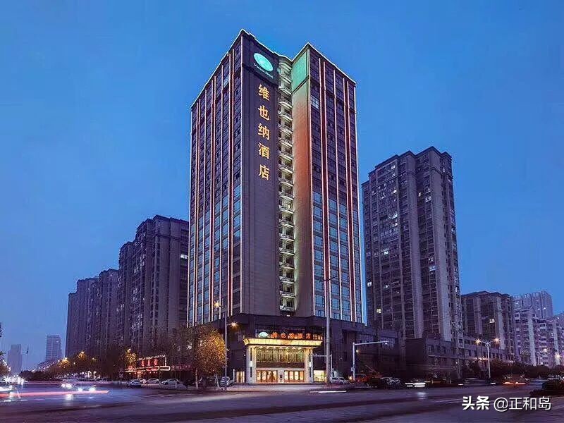 她坐拥2500家店，背后实控人很不简单，今因名字被整顿…