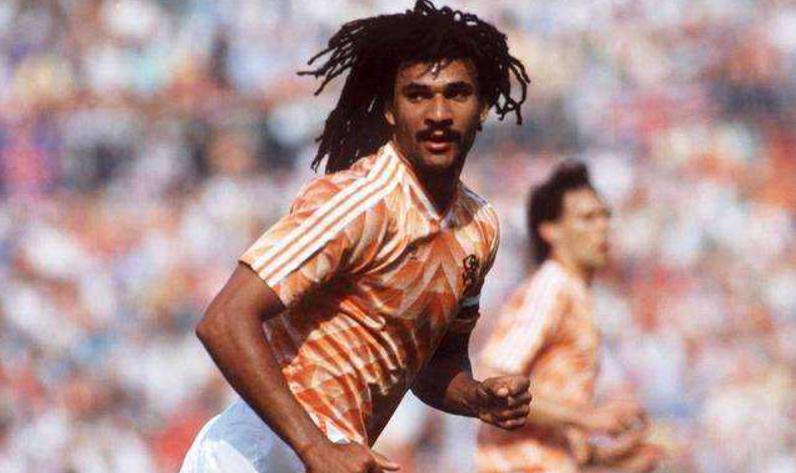 身穿橙色球衣的足球大师们！从克鲁伊夫到斯内德，绽放的郁金香