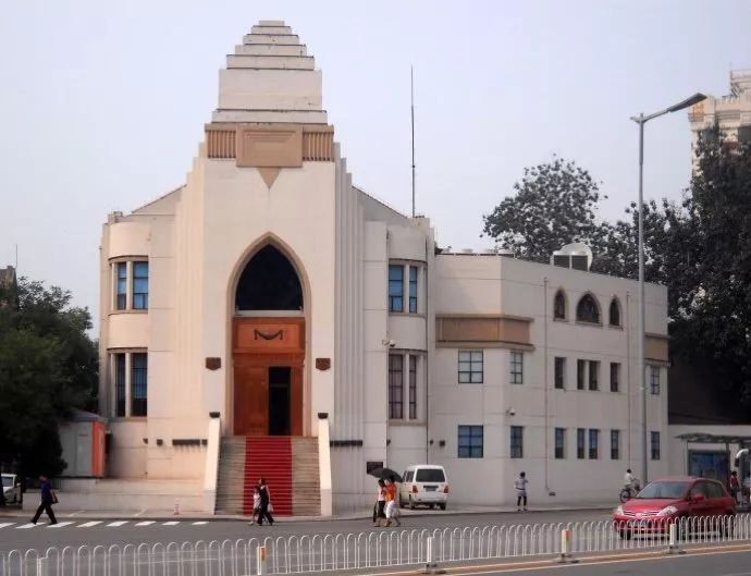 天津小白楼犹太教堂,天津卫斯理教堂