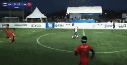 国足梅西单刀破门,盲人国足阿根廷