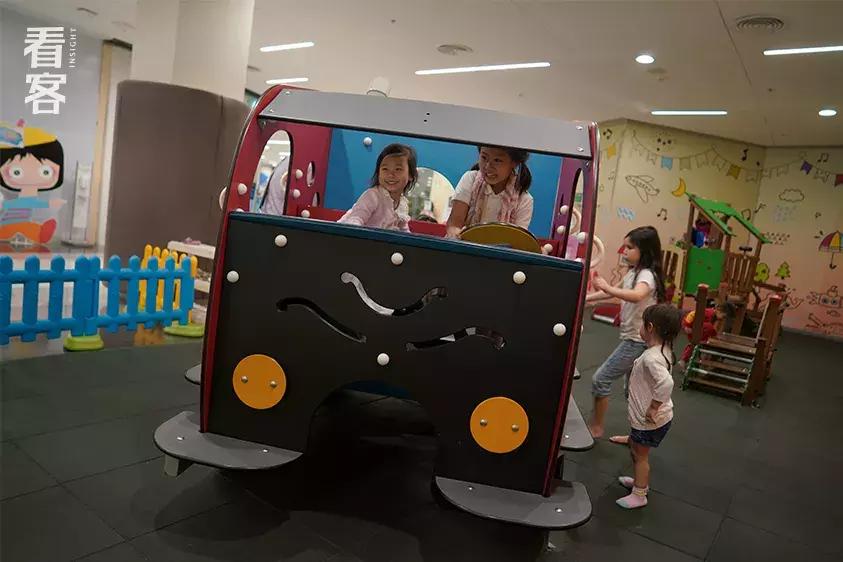 为了娃上学搬到城里,为了孩子全家去泰国读书