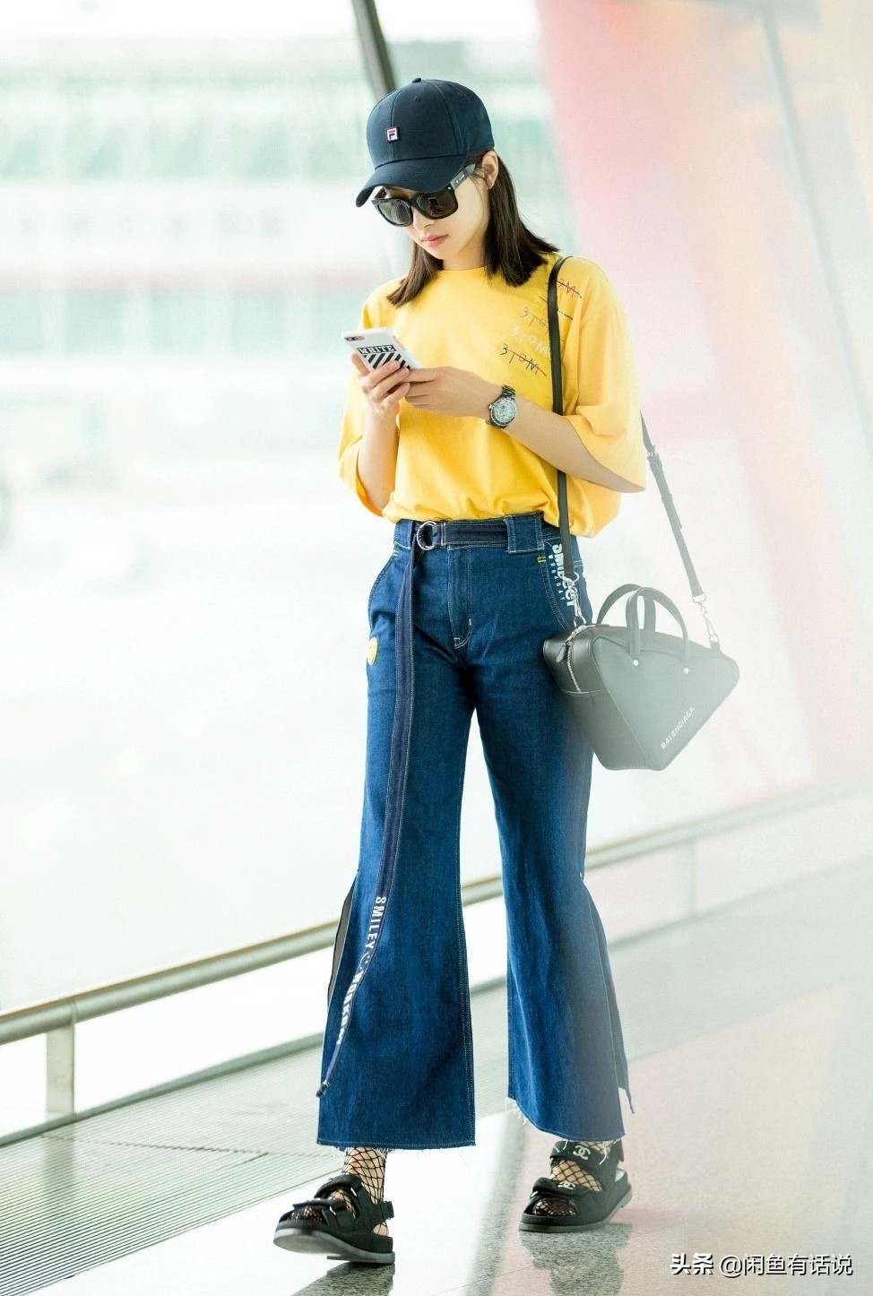 什么材质的小脚裤显瘦不臃肿,小脚裤已过时今年流行丝绒阔腿裤