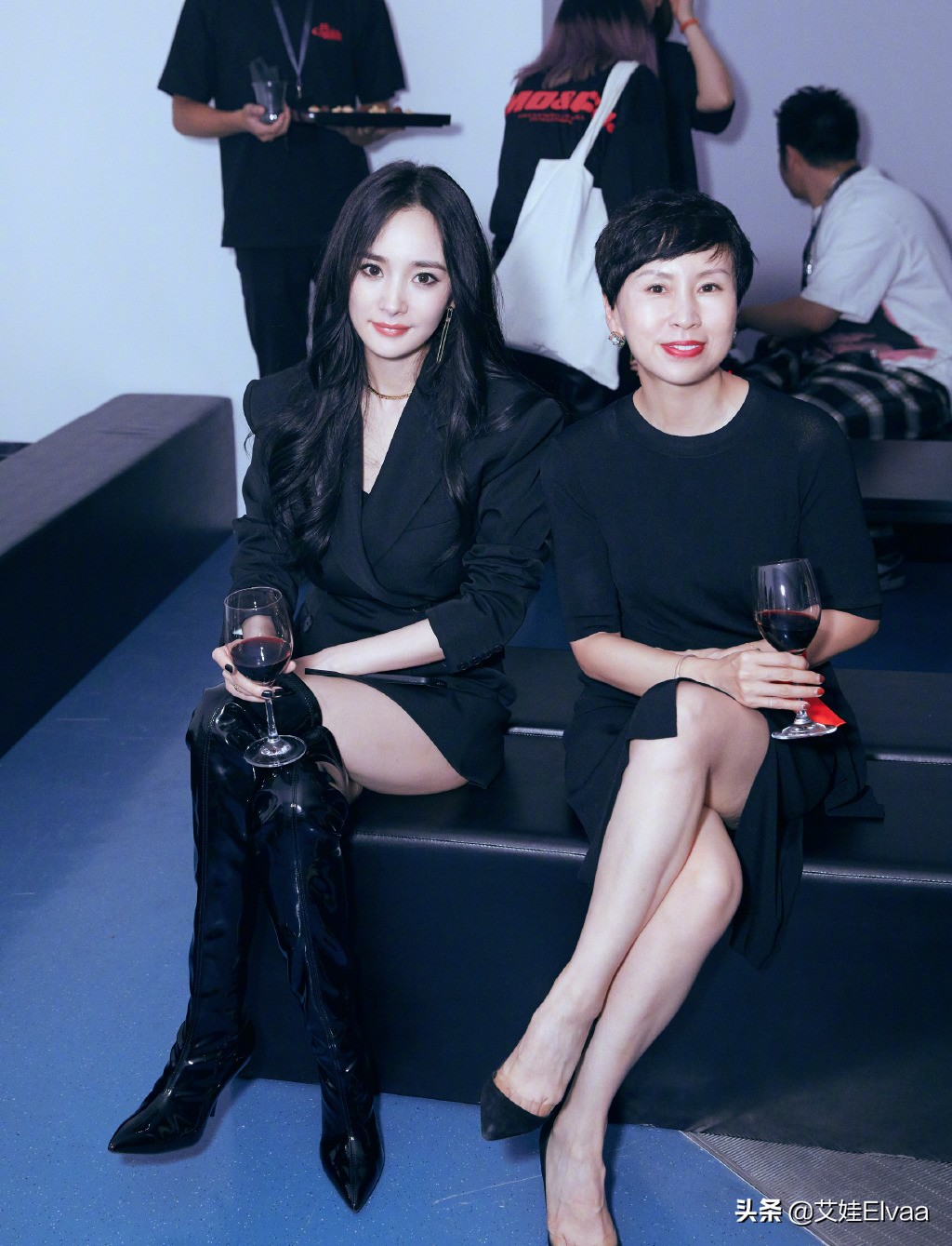 杨幂礼服配运动鞋露馅被网友吐槽,杨幂红裙新造型