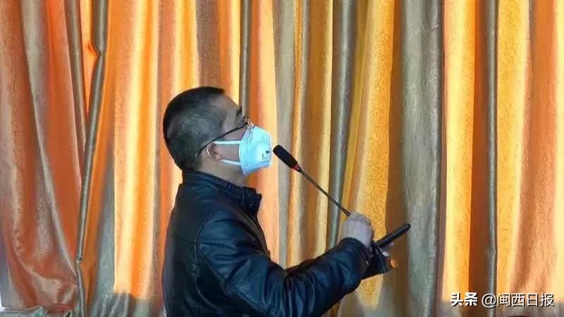 抗疫一线这些瞬间让人泪目,泪目生死离别