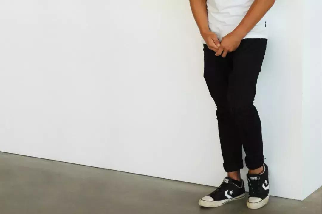 看男生第一眼会看鞋是什么心理,看男生第一眼会看衣品