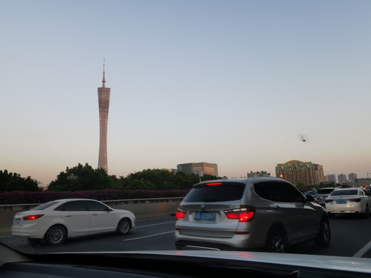 比亚迪唐燃油版和汉兰达,汉兰达对比比亚迪唐燃油