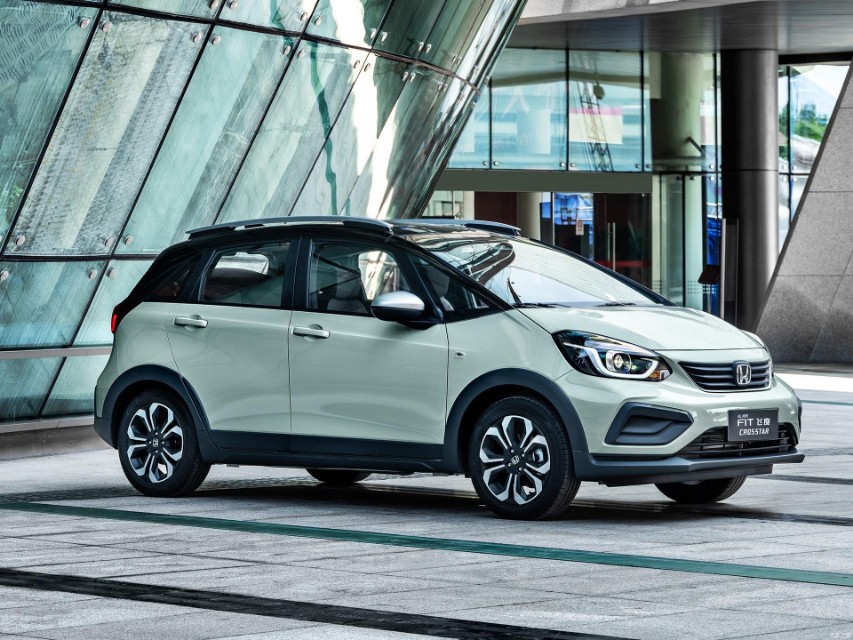 十万预算买什么轿车空间大又省油,十万落地最热销十款车自动挡轿车