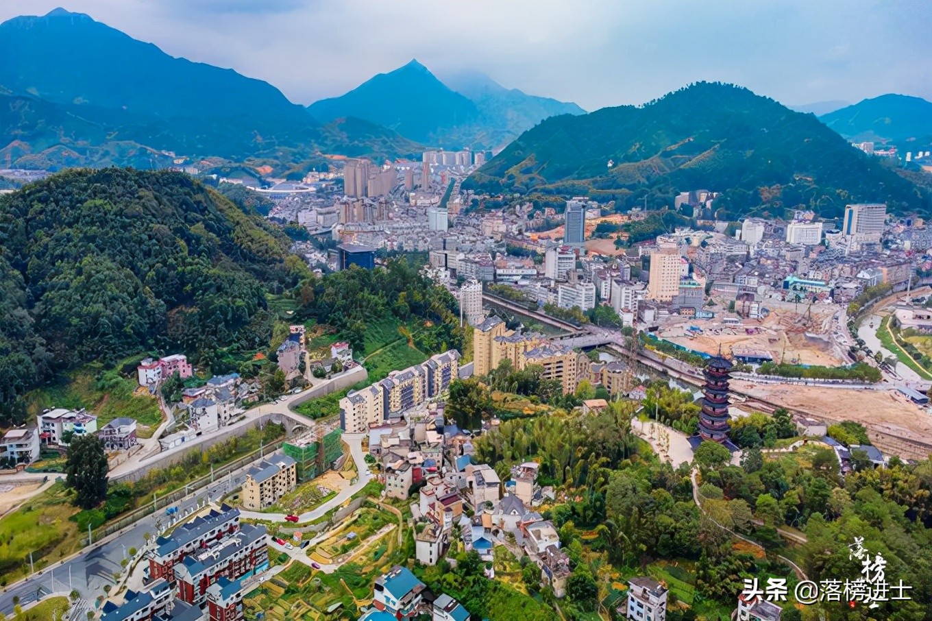 浙江丽水青山绿水,丽水松阳群山环绕