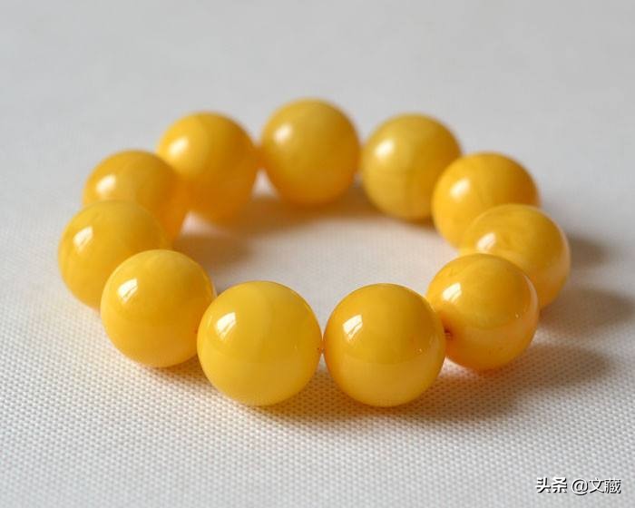 在全球掀起收藏浪潮，沉淀亿年得以形成，蜜蜡的魅力究竟在哪儿？