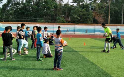 中国足球请给我们留点尊严,用最谦卑的态度融入中国足球