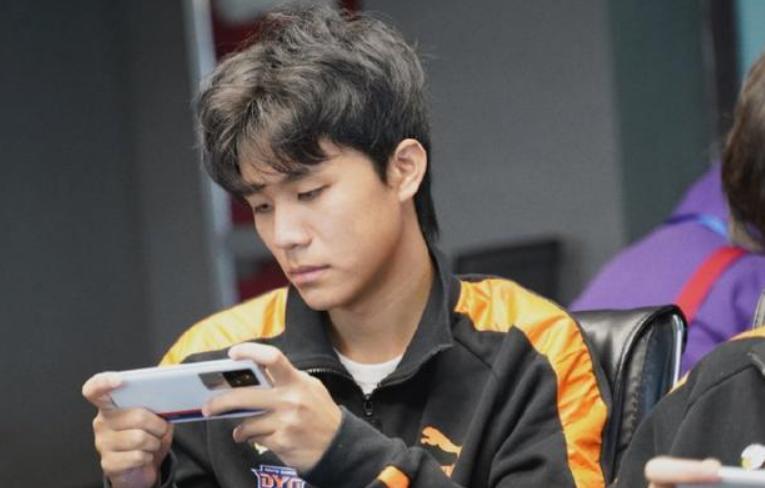 萧玦巅峰赛投降继续发酵，道歉声明改头换面，终于装不下去了？