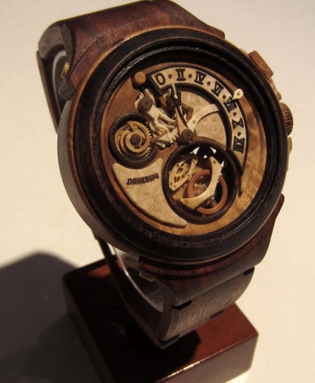 把日本外相的中国产木头手表看成金表，乌龙事件让订单涨700倍