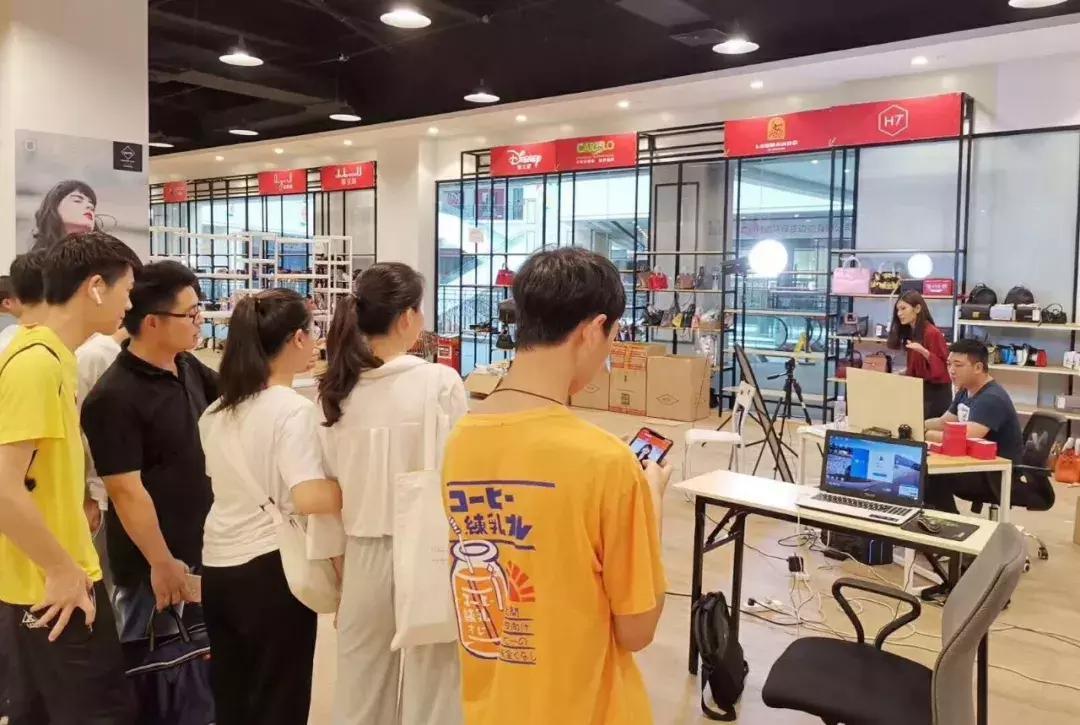 直播助理有哪些必备技能?听听薇娅、六公主的助理们怎么说