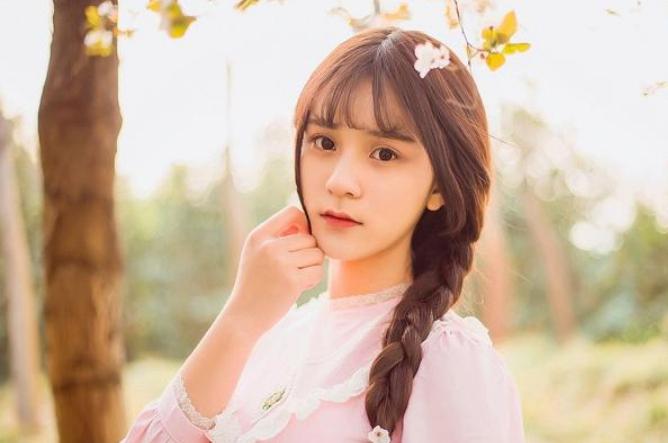 已婚男人克制不联系女人的表现,男人深爱你却不联系你也不回信息