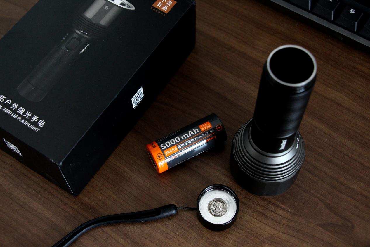 2000流明高亮手电在手,户外横扫黑暗:纳拓户外强光手电筒体验