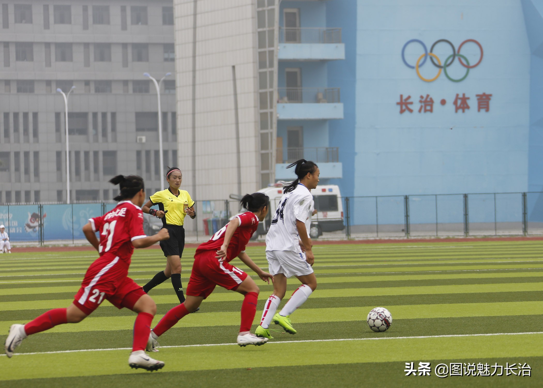 足球球员受伤瞬间,盘点足球比赛上的精彩瞬间