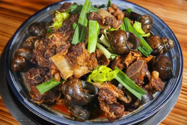 用3年干倒周边牛杂店！柳州80后“牛杂王”的逆袭之路