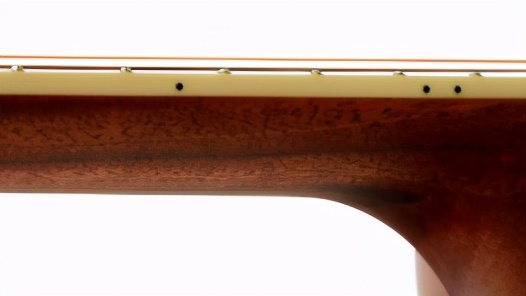 初学者吉他选个烧火棍可以吗,初学者选吉他不要烧火棍